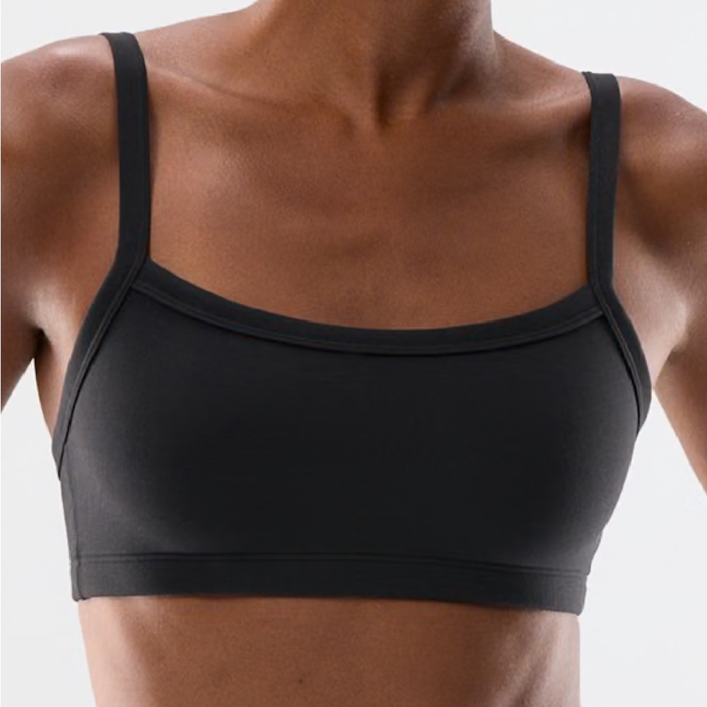 Aritzia Black Tumbler Sports Bra M